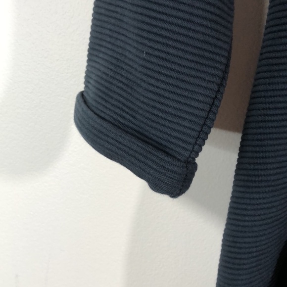 💕2/$20💕Anthropologie V Neck Ribbed Dress. Size 4 - Picture 4 of 7